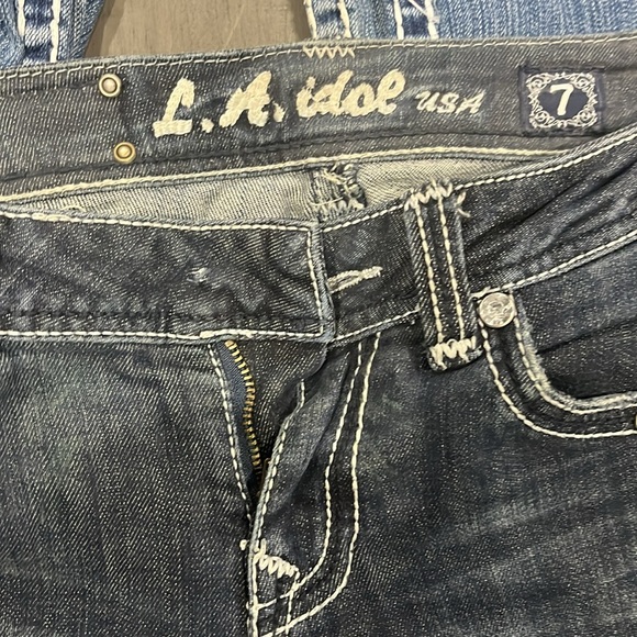 Women's Blue Jeans with Embellished Pockets - Picture 11 of 11